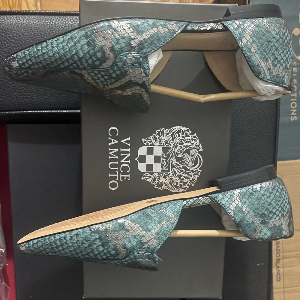 Vince Camuto flats, Turquoise dreams,size 7